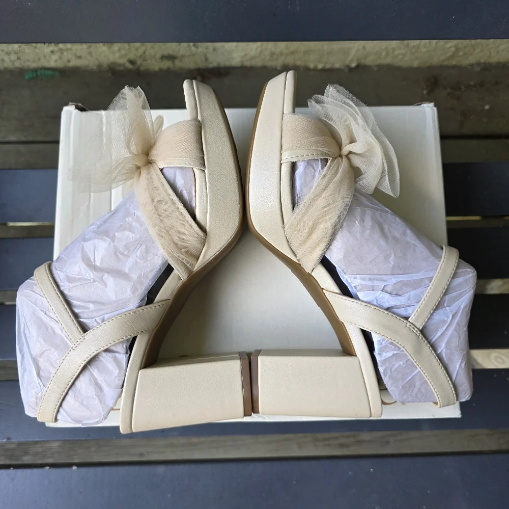 New Life Stride Women's Bow Sandals Beige Block Heels Sz. 6.5W - Picture 4 of 6